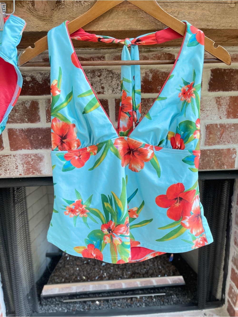 Athena Vibrant Hibiscus print halter style V-neck Tankini Top Sz 14